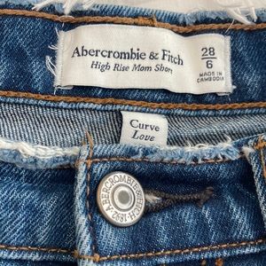 Abercrombie & Fitch High Rise Mom Shorts Size 28/6.